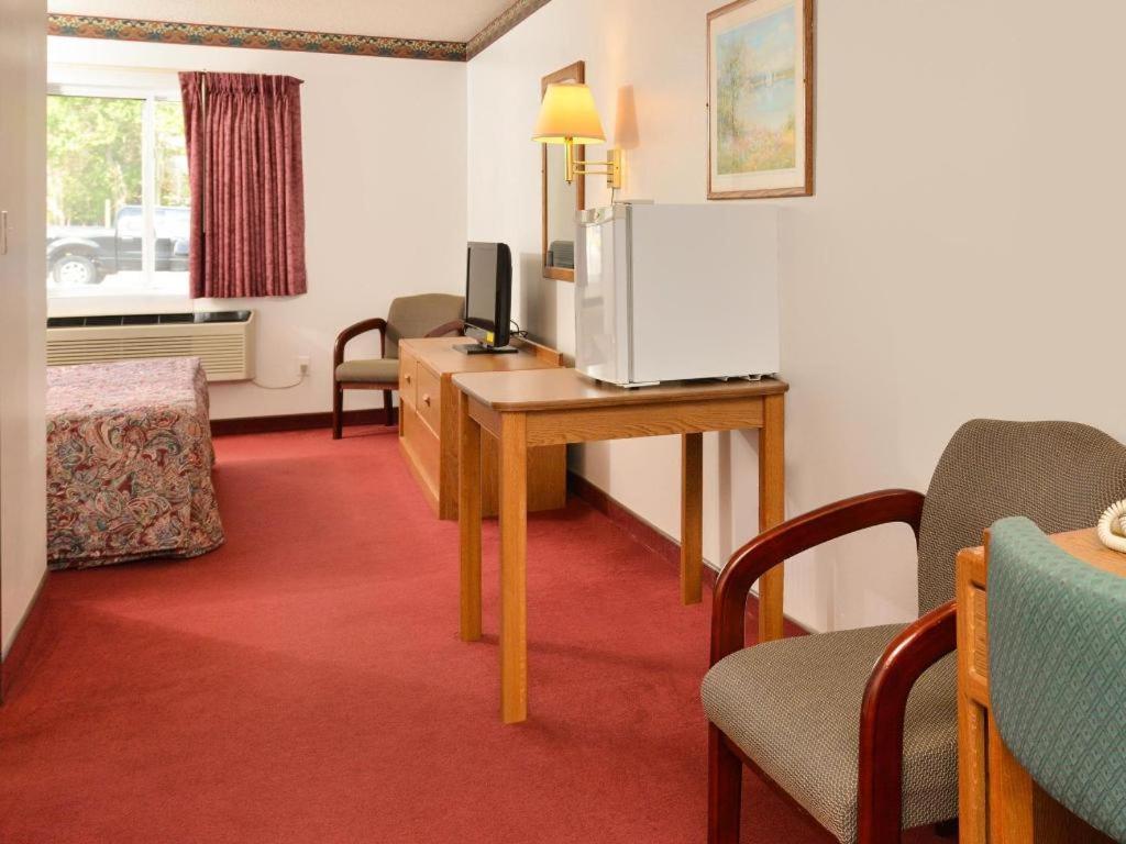 Americas Best Value Inn & Suites Clear Lake Buitenkant foto